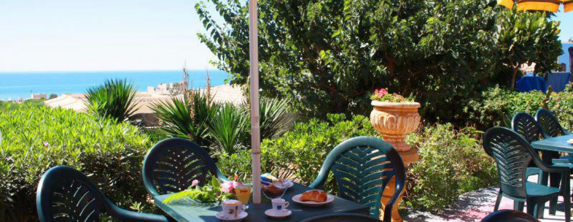 colazione in giardino